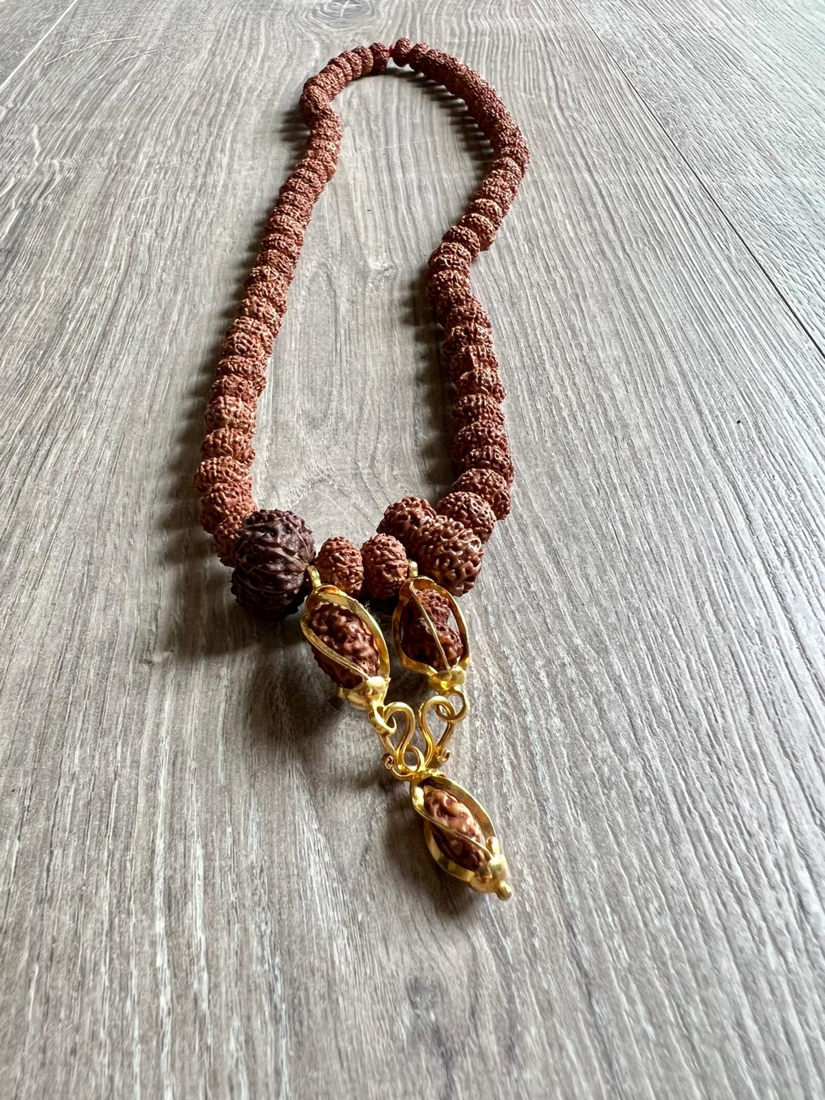 COLLAR 1